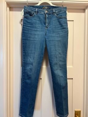 Lee Women’s Relaxed Fit Straight Leg High Rise Jeans